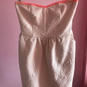 Strapless dress with pink detail